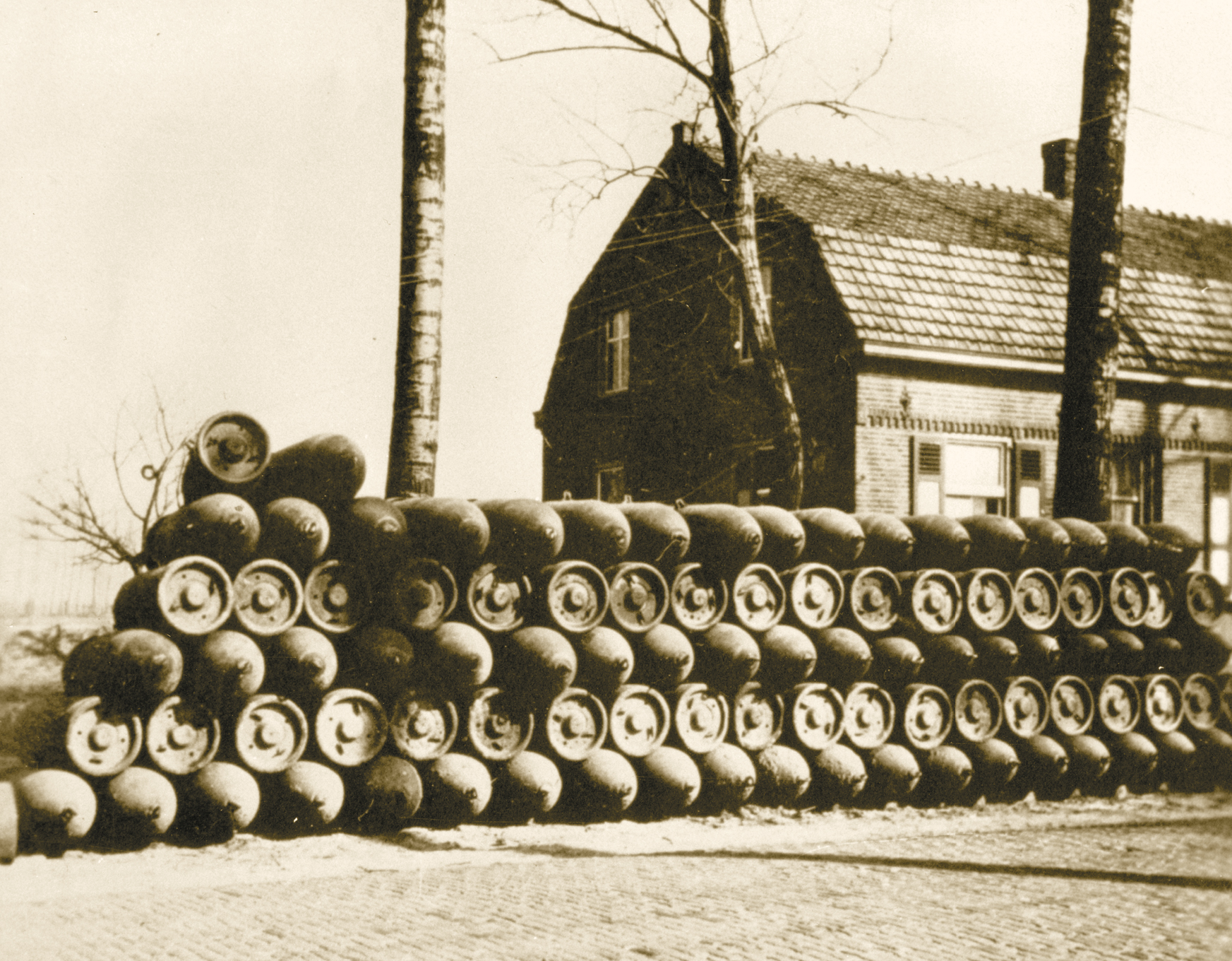 1945 - De zonen Wim, Harrie en Jan treden in dienst